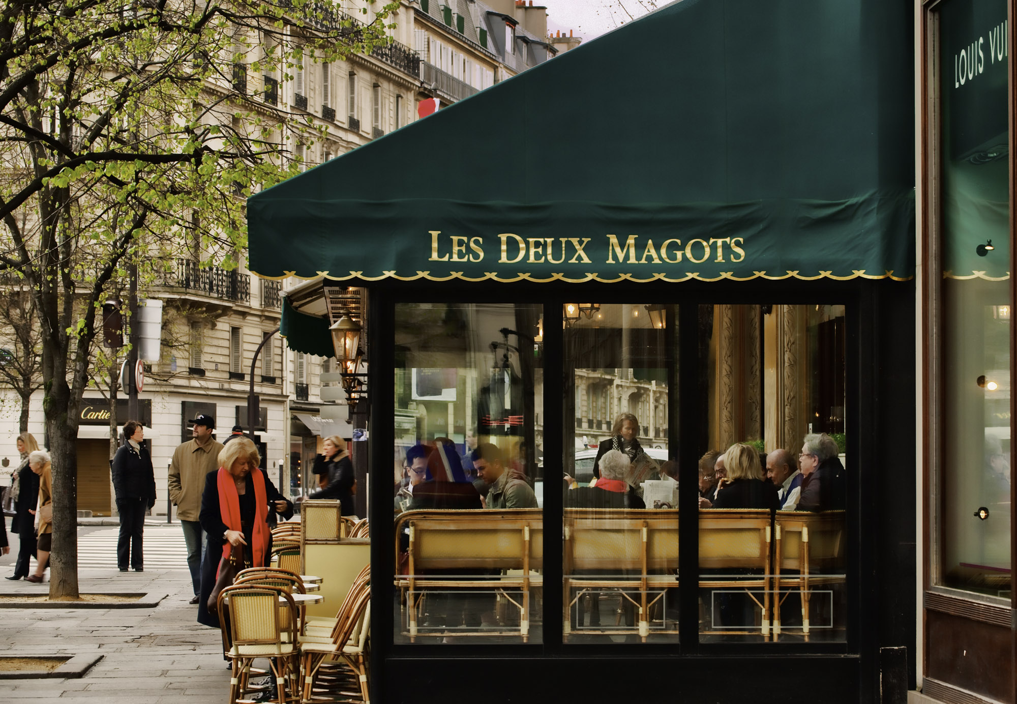 must visit coffee shops in paris